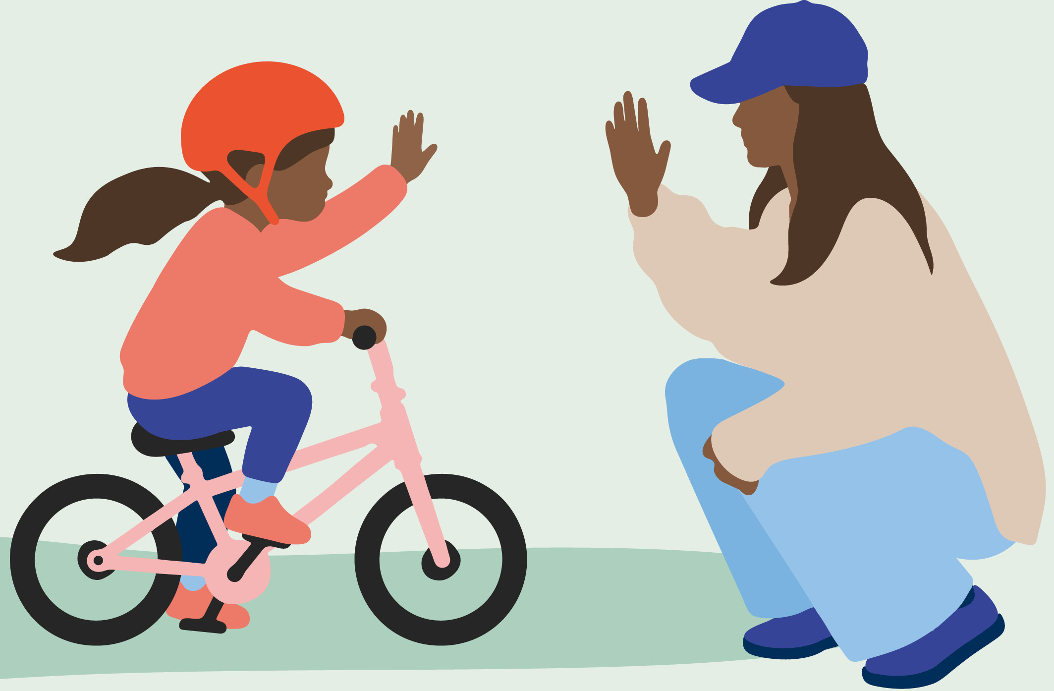 En flicka på cykel som är på väg att göra high five med en kvinna som sitter framför på huk.