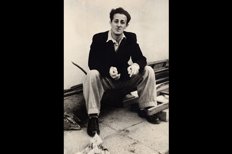 Äldre svartvitt foto av Bexalel Sittsamer som ung.