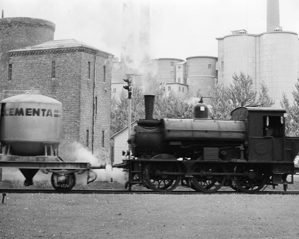 Svartvit bild från den gamla cementfabriken