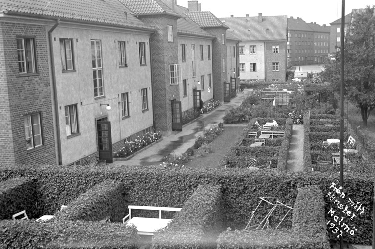I samlingen finns en hel del Malmömiljöer.