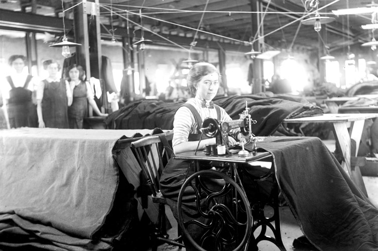 Nils Jönssons bilder från textilindustrin betyder mycket för dokumentationen av industrihistoria i Malmö.