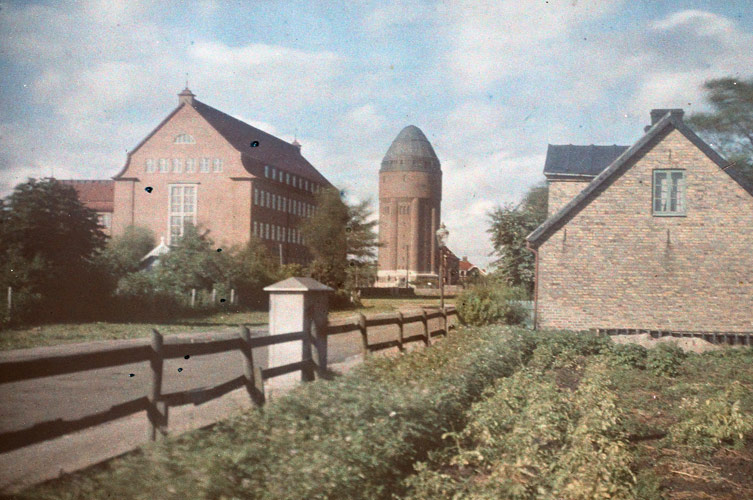 Fotografen är känd för sina fotografier av stadsmiljöer i och runtomkring Malmö. 