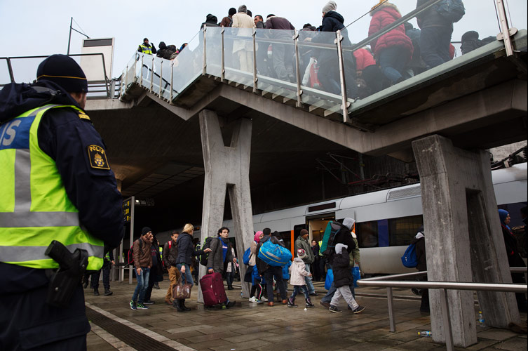 Många flyktingar kom till Hyllie station där de slussades vidare till olika mottagningsstationer i Malmö.
