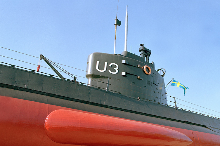 Bildspel på utbåten utvändigt, den är väldigt stor och står på innergården på mueet.