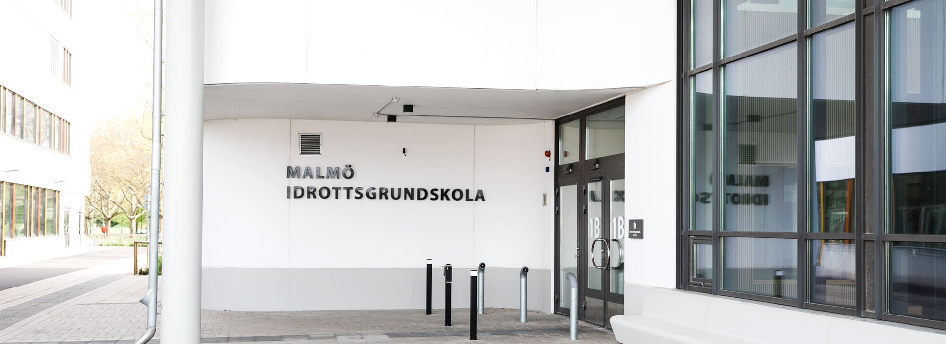Malmö Idrottsgrundskola ligger vid Stadionområdet och samarbetar
med några av Malmös ledande idrottsföreningar.