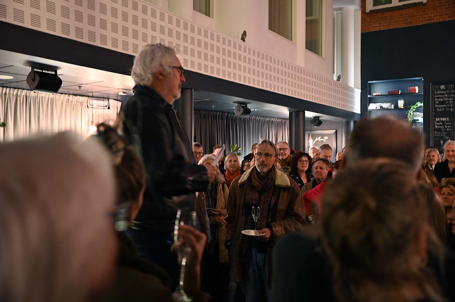 En fullsatt hotellfoajé lyssnade till Anders Albien när han berättade om hur Fairytale of New York kom till i Malmö.