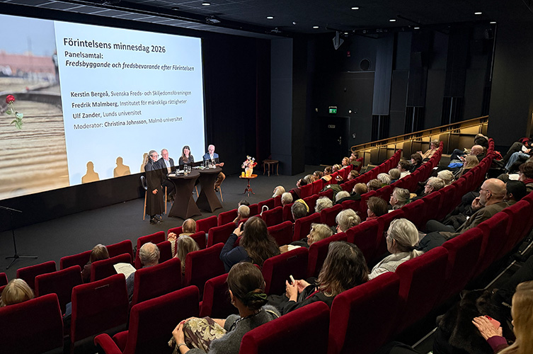 Panelsamtal i biosalong.