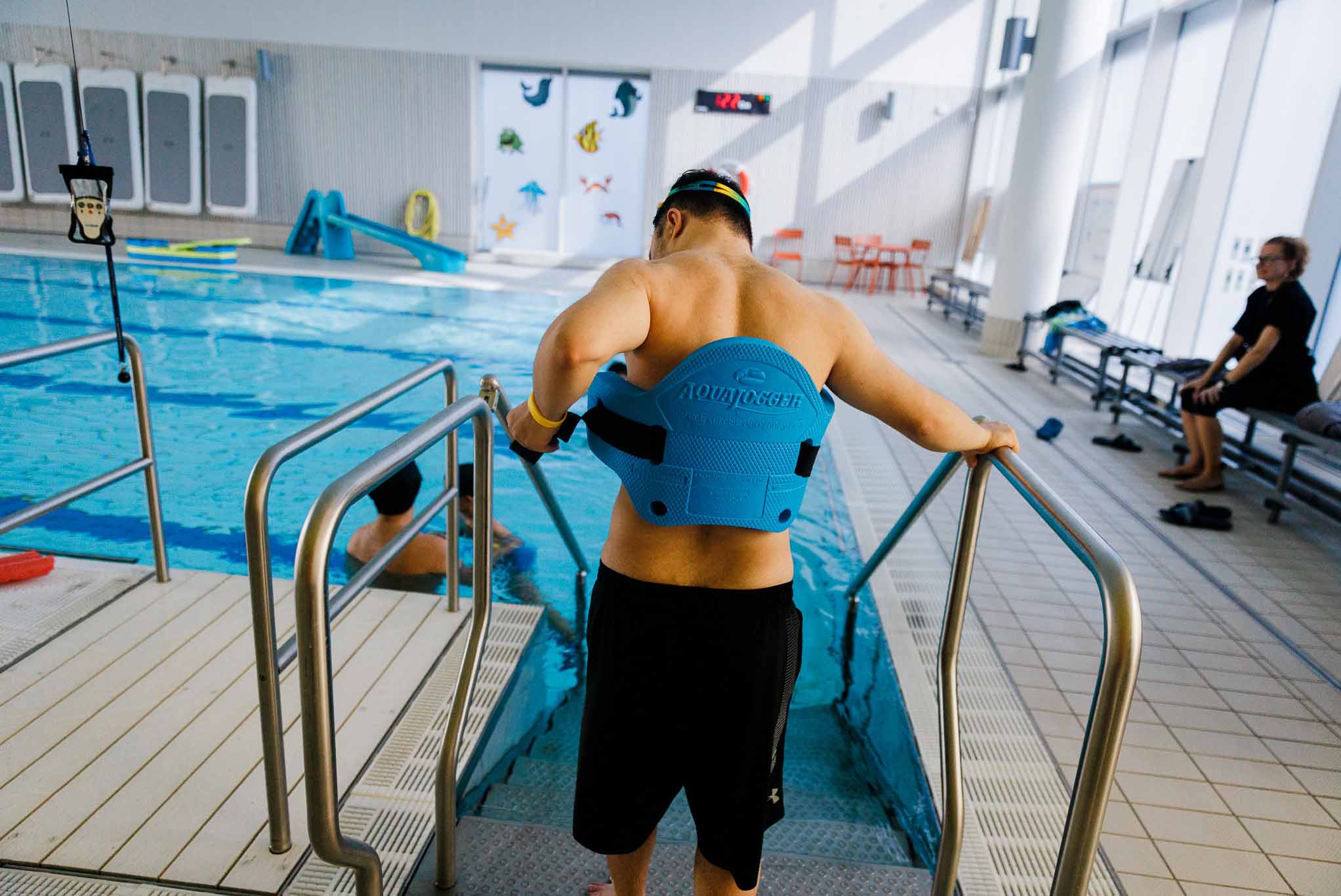 Bassängen Vågen är en mindre pool som främst är till för personer med funktionsnedsättning och deras sällskap.
