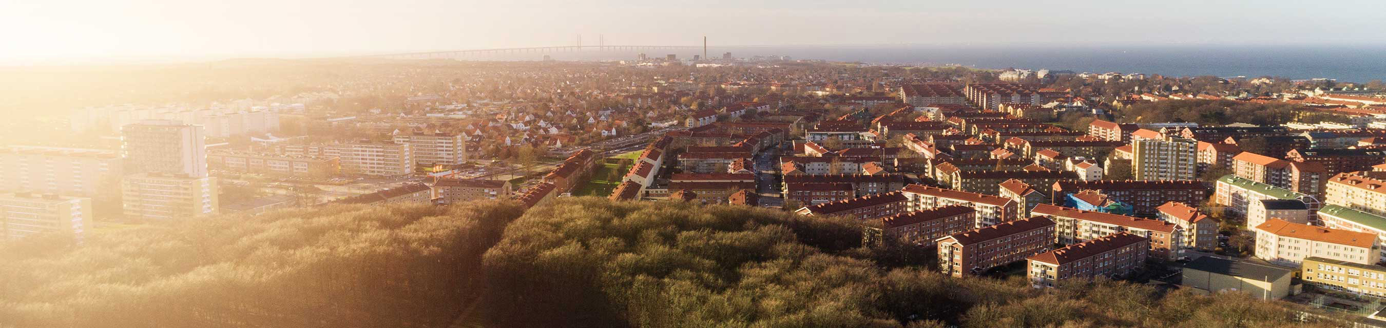 Malmö stad från ovan med utsikt över sundet.