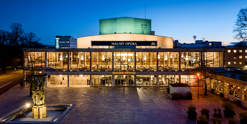 Malmö Opera på kvällen