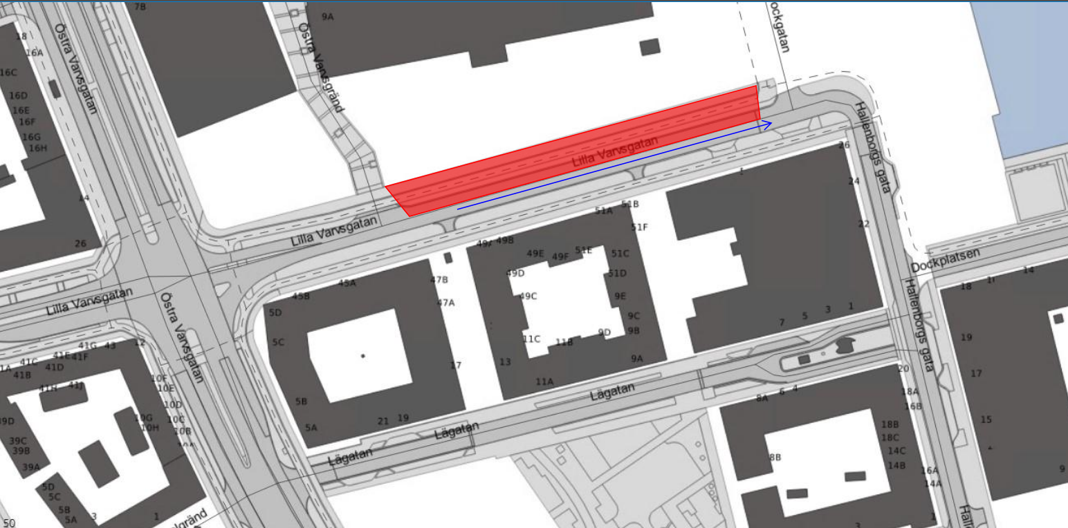Bilden visar en karta där Lilla Varvsgatan får ett körfält avstängt i västlig riktning. Påbjuden färdriktning för anslutande sidogator  går i östlig riktning längs sträckan.                   