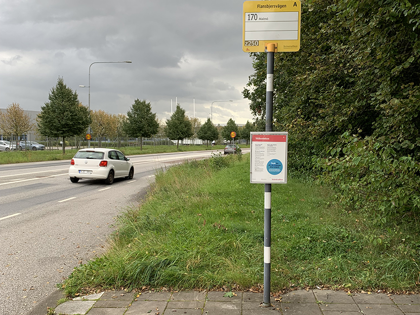 Hållplats Flansbjersvägen för gula regionalbussar