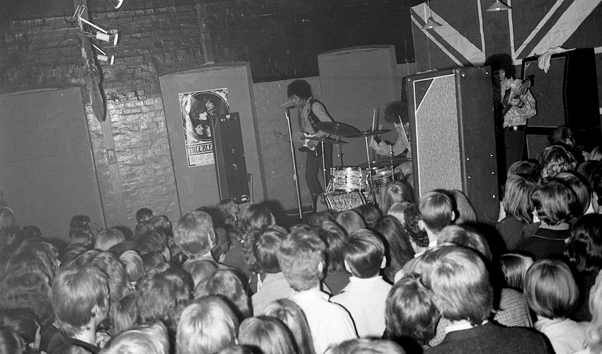 Jimi Hendrix på Klubb Bongos scen.