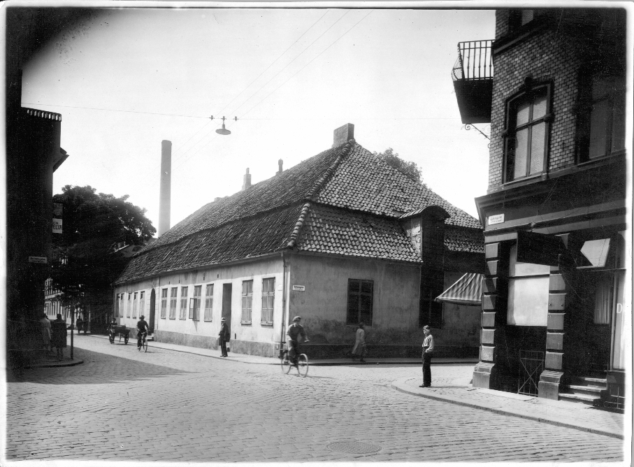 I hörnhuset vid Baltzarsgatan/Djäknegatan låg Malmö småbarnsskola.
