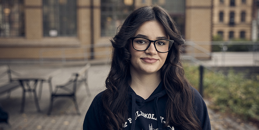 Porträttbild på en tjej som läser naturvetenskapsprogrammet