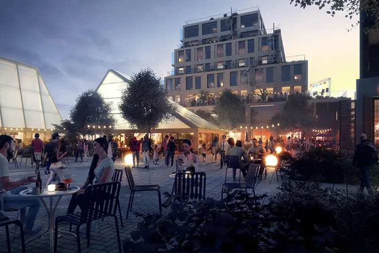 Illustration av ett livligt torg på kvällen med människor som sitter vid uteserveringar och umgås. Torget omges av moderna byggnader med stora glasytor och upplysta interiörer, vilket skapar en varm och inbjudande atmosfär. Träd och belysning förstärker den mysiga känslan.