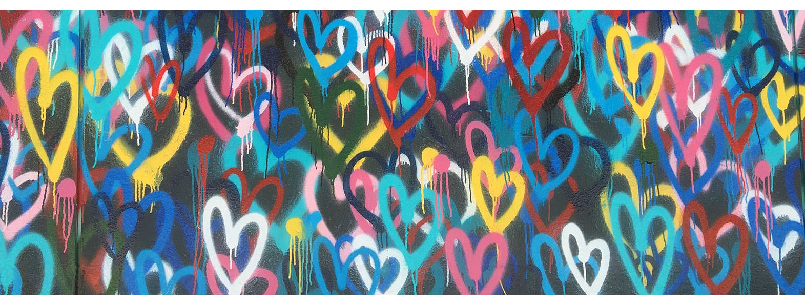 Graffiti hjärter i olika färger