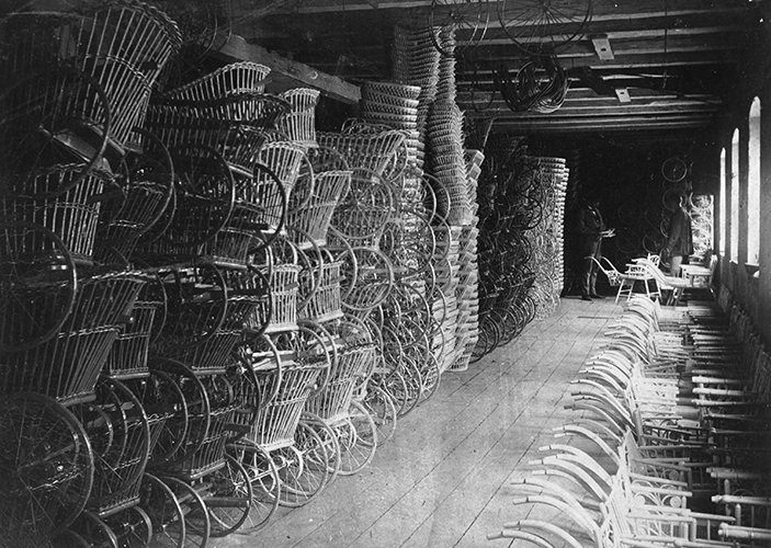 A.W. Nilssons Barnvagnsfabrik. Interiörbild från fabriken, lagret. Foto:
Okänd fotograf / Malmö museum.