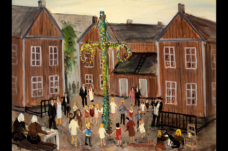 Bilden visar gård med midsommarfest, brunrödmålade trähus i två
våningar. © Åke Waldemar Larsson. Foto: Vladimira Tabáková / Malmö museum.