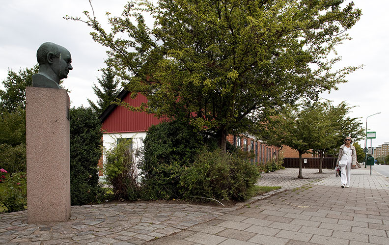 Per Albin Hanssons väg 91–93. Den Socialdemokratiske statsministern
föddes och växte upp i ett hus vid den väg som i dag bär hans namn.
Föräldrahemmet låg i en fattig del av Kulladal som kallades Jerusalem. Huset
rymmer i dag ett litet föreningsdrivet museum. Foto: Torbjörn Andersson / Malmö museum.
