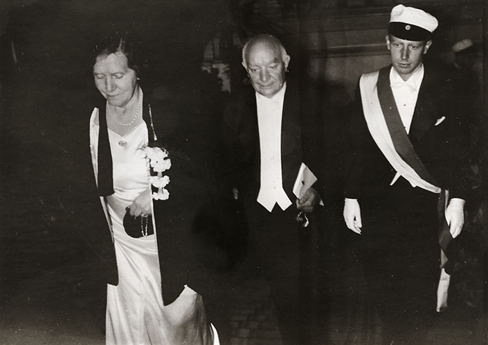 Statsminister Per Albin Hansson med maka anländer till
teaterinvigningen, 1944. Foto: Otto Ohm / Malmö Museer.