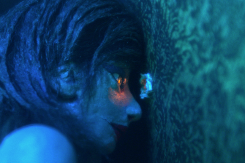 Stilbild från videoverket Paracusia av Carolina Sandvik, Paracusia. 