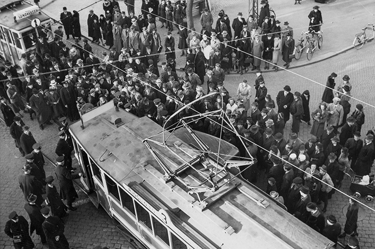 Bil i kollision med spårvagn 16 april 1939. Foto: Otto Ohm / Malmö Museer 