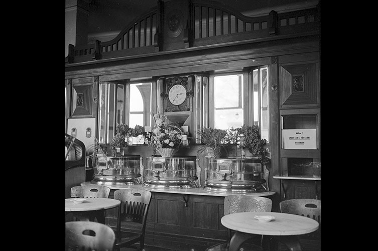 Interiör från automaten Vega 1960. Foto: Okänd fotograf / Malmö museum.
