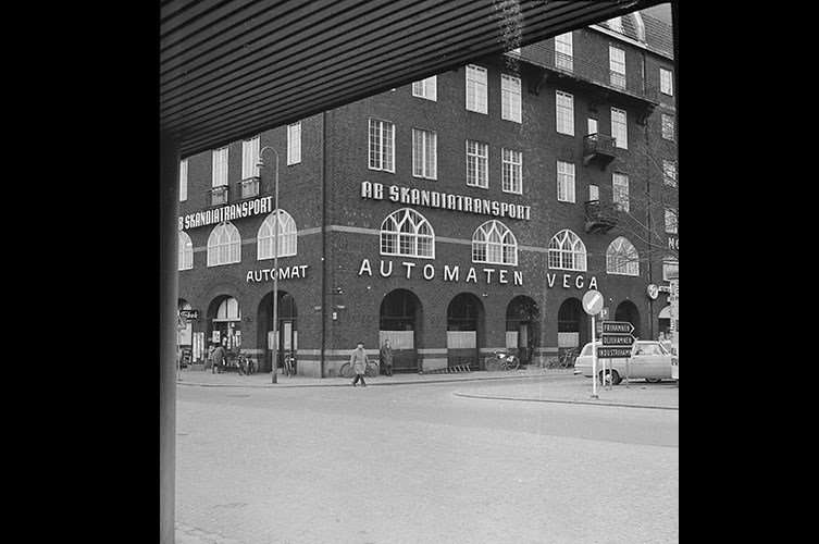 Exteriör från automaten Vega 1960. Foto: Okänd fotograf / Malmö museum.
