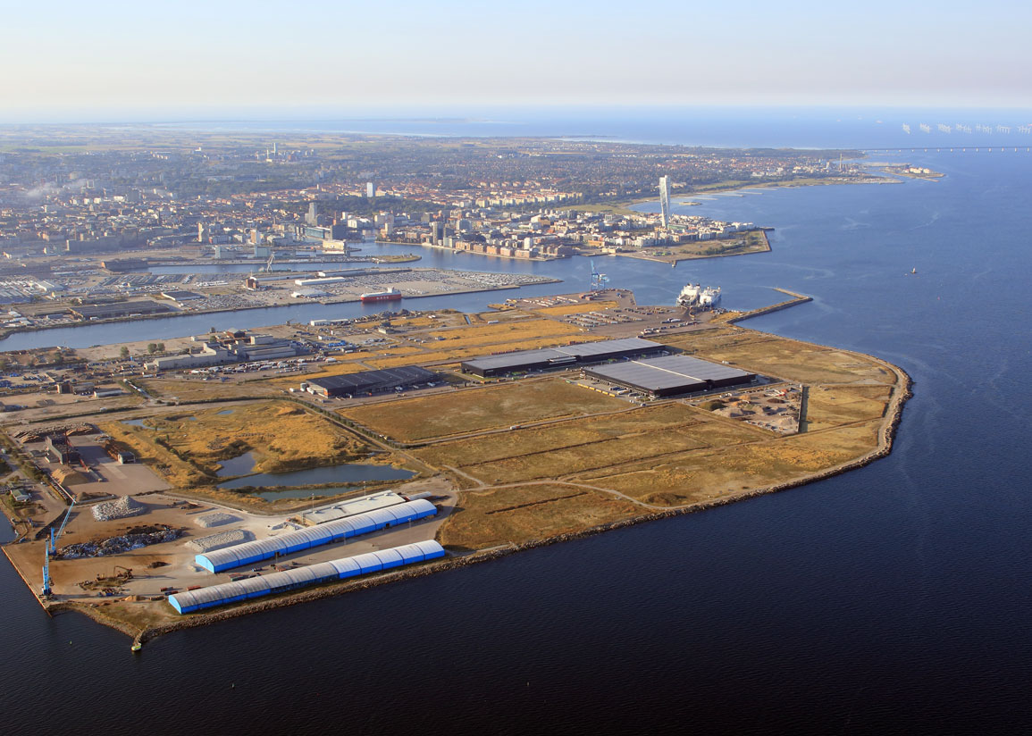 Flygbild över Norra Hamnen i Malmö med etableringar och ännu inte utvecklad mark.
