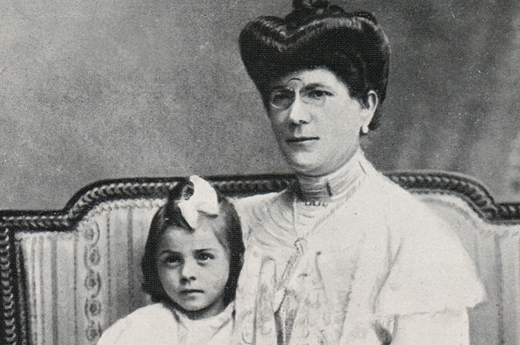 Beskuren närbild av samma porträtt.