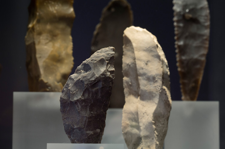 Olika typer av verktyg tillverkade i flinta.