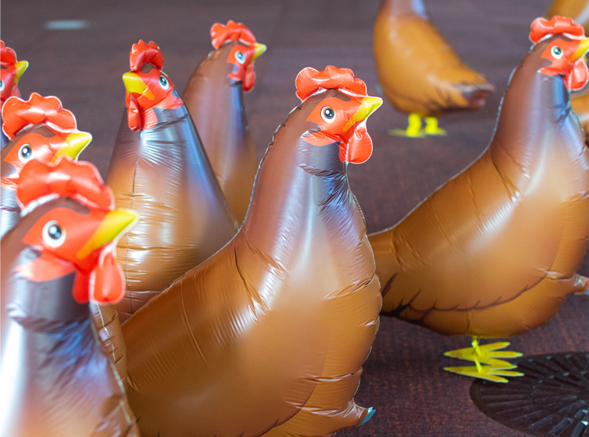 Närbild på verket Lisa’s Chickens (Farm Life), 2016/2022