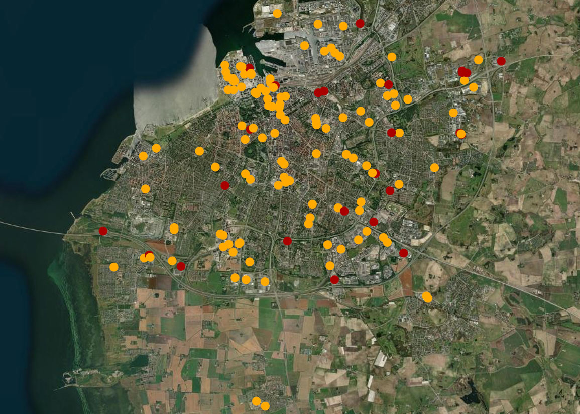 Kartbild med markeringar som visar publika laddplatser i Malmö 2024.