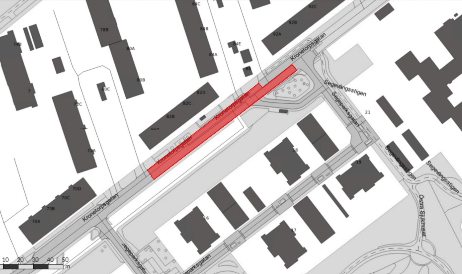 Bilden visar en en bild med karta där Kronetorpsgatan är avstängd mellan Segeparksgatans båda korsningar med Kronetorpsgatan på grund av vägarbete. Fordon omleds via Segemöllegatan, Lundavägen och Östra Fäladsgatan.             