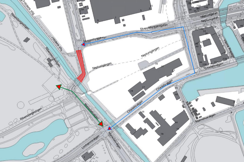 Bilden visar en karta där Västra Varvsgatan är avstängd mellan Skeppsbyggargatan och Ribersborgsstigen. Omledningsväg för fordon via Skeppsbyggaregatan och Citadellsvägen. Det går att komma fram till parkeringen från Ribersborgsstigen.. 
