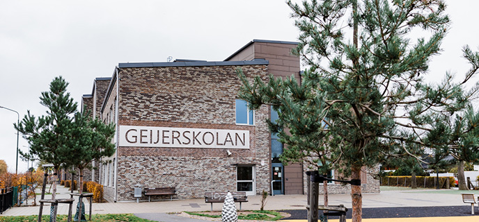 Geijerskolan med sina ljusa lokaler ligger i stadsdelen
Limhamn.