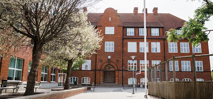 Kulladalsskolan ligger i en lugn och lummig del av sydvästra
Malmö.