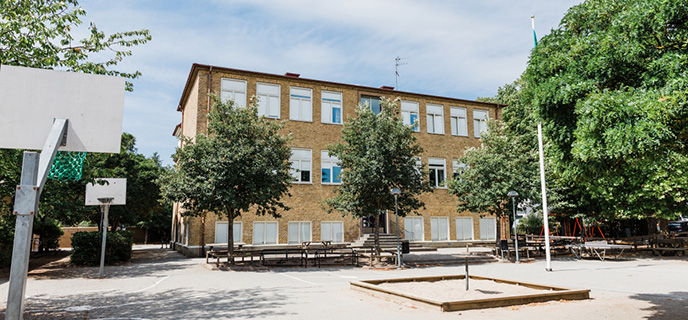 Tygelsjöskolan ligger i det natursköna Tygelsjö sydväst om
Malmö.