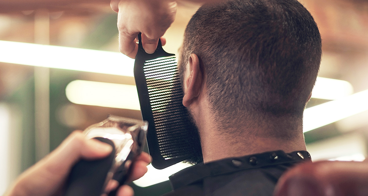 På barberarinriktningen lär du dig rakning, klippning och styling av skägg.