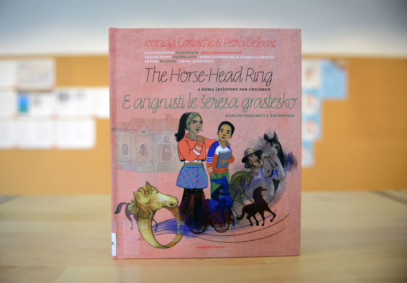 Bild boken The horse-head ring – a Roma (hi)story for children som som gavs ut under 2026. 