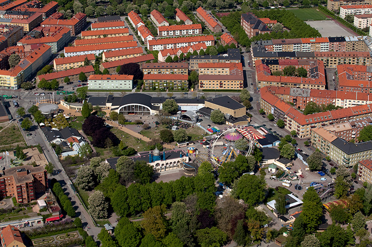 Folkets park omges av Falsterbogatan till höger, Norra Parkgatan
till vänster och Amiralsgatan, 2010. Foto: Torbjörn Andersson/Malmö museum.