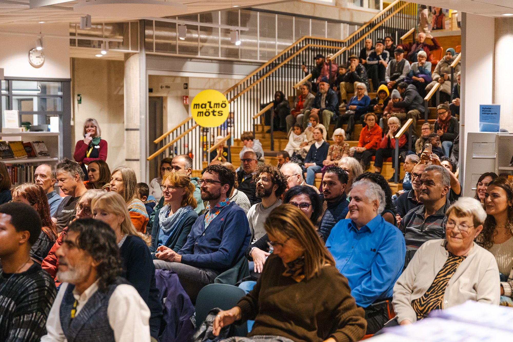 En konstinsallation som marknadsför Malmö möts