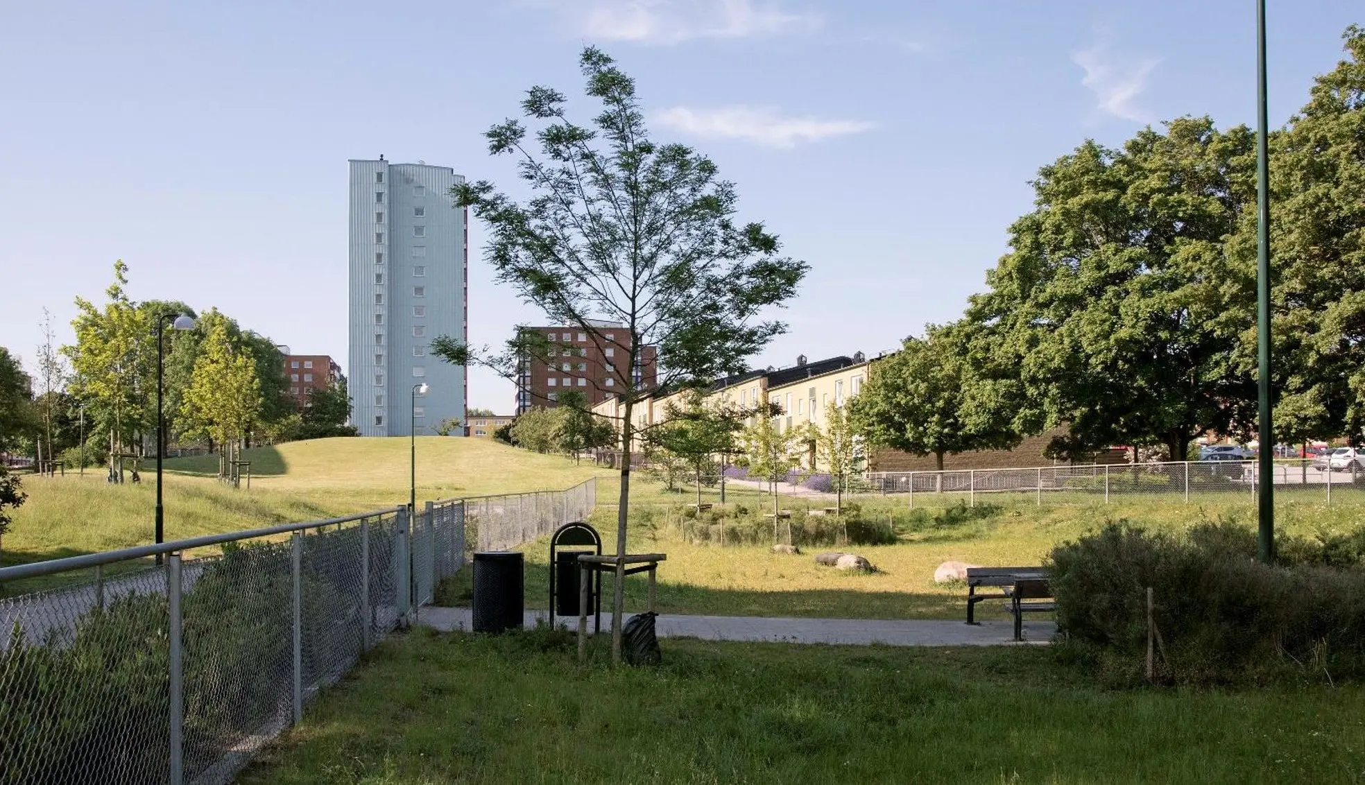 I Malmö gör vi plats för vatten i parker genom nedsänkta ytor.