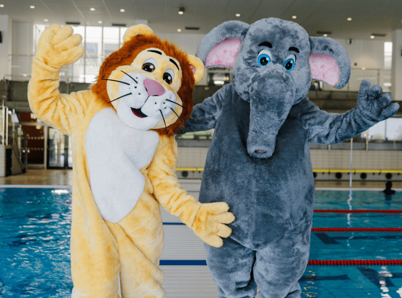 Hylliebadet har två maskotar - Lejonet Leif och Elefanten Ella.