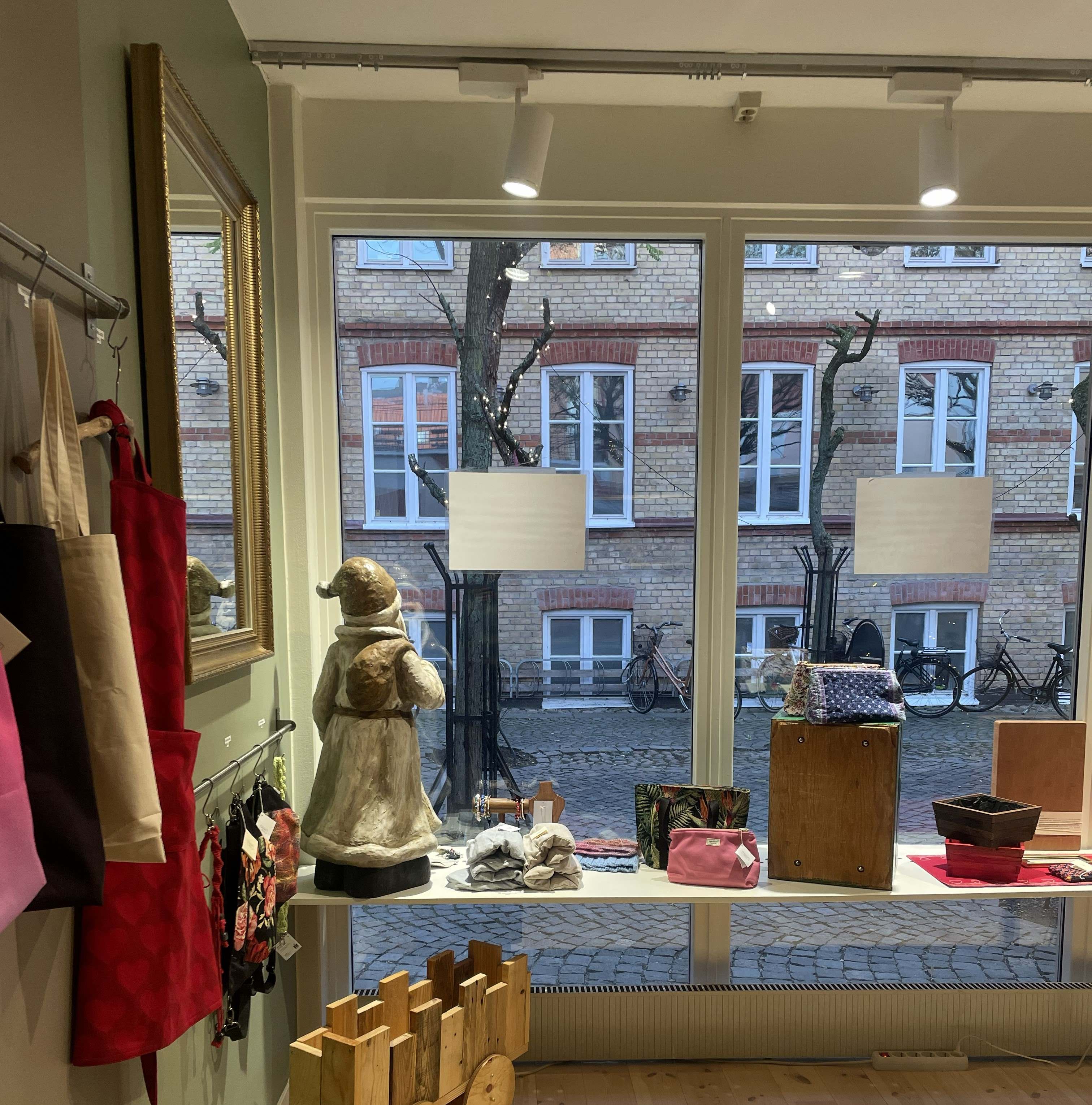 Handkrafts butik i Holmgången.