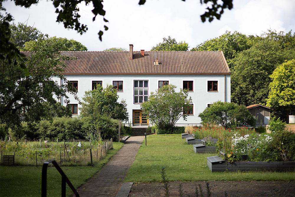 Studentbostäder i Sege park med trädgård.