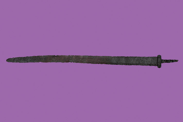 Svärd från forntiden som finns i museernas samlingar ofta gravgåvor eller offergåvor.
