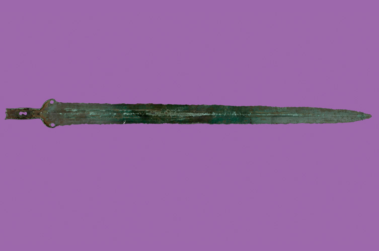 Svärd från forntiden som finns i museernas samlingar ofta gravgåvor eller offergåvor.