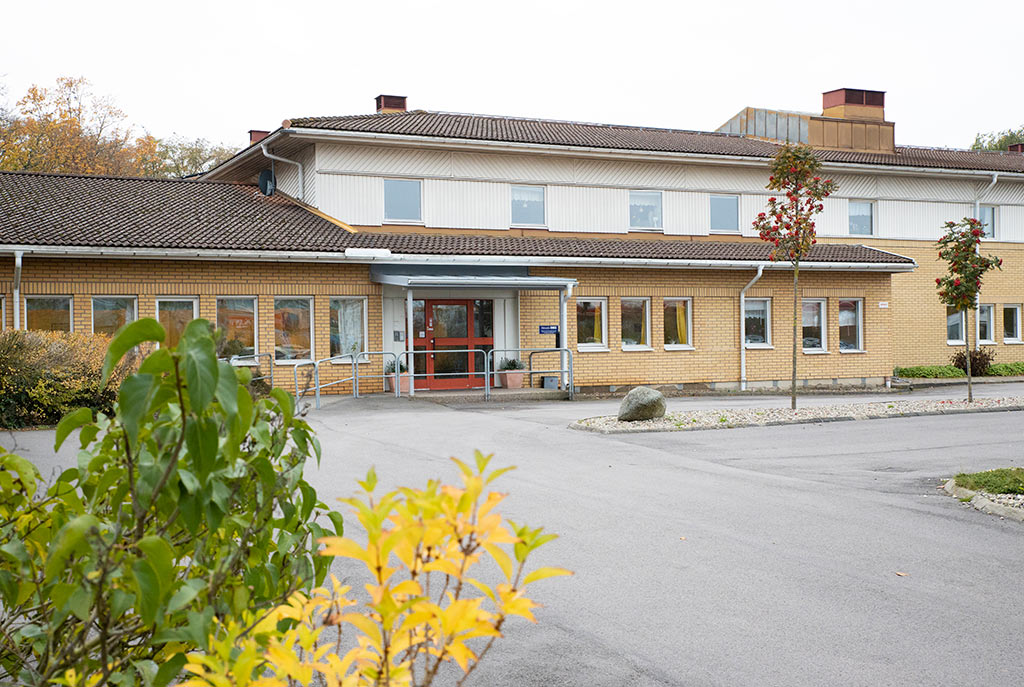 Det är så praktiskt med en stor parkering i nära anslutning till
entrén.